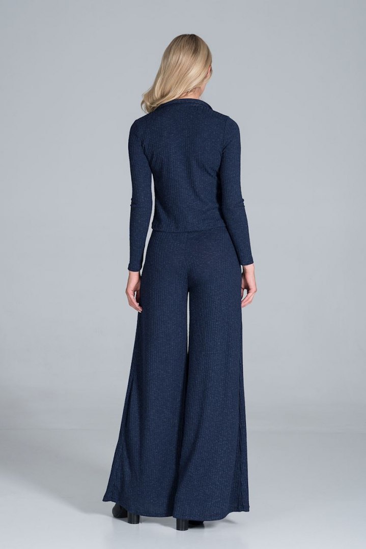 Bluza damska krótka rozpinana lejąca z wiskozą granatowa M823 Bluza damska krótka rozpinana lejąca z wiskozą granatowa M823