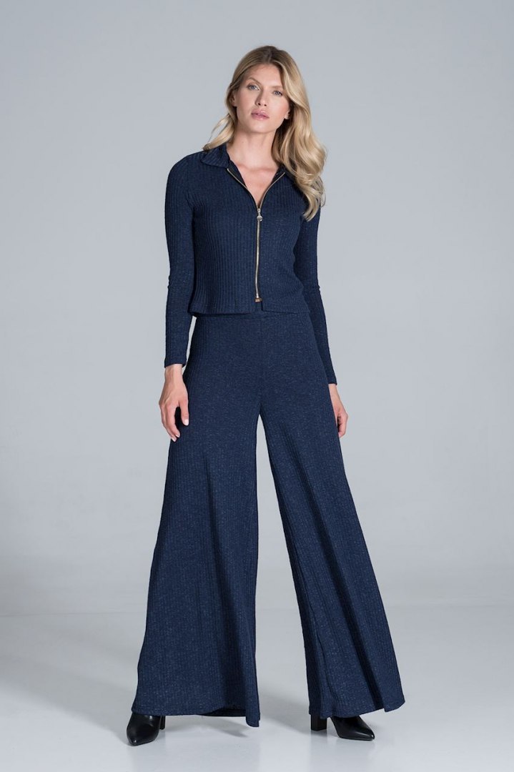 Bluza damska krótka rozpinana lejąca z wiskozą granatowa M823 Bluza damska krótka rozpinana lejąca z wiskozą granatowa M823