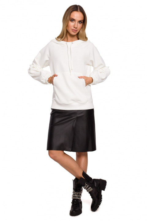 Bluza damska kangurka z kapturem falbanki na rękawach ecru me609 Bluza damska kangurka z kapturem falbanki na rękawach ecru me609