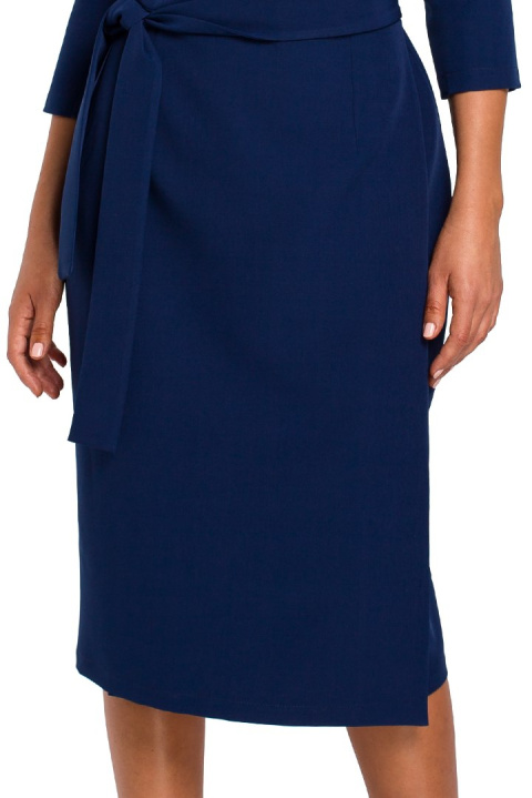 Elegancka sukienka kopertowa dopasowana midi z paskiem granatowa M S175 Elegancka sukienka kopertowa dopasowana midi z paskiem granatowa M S175