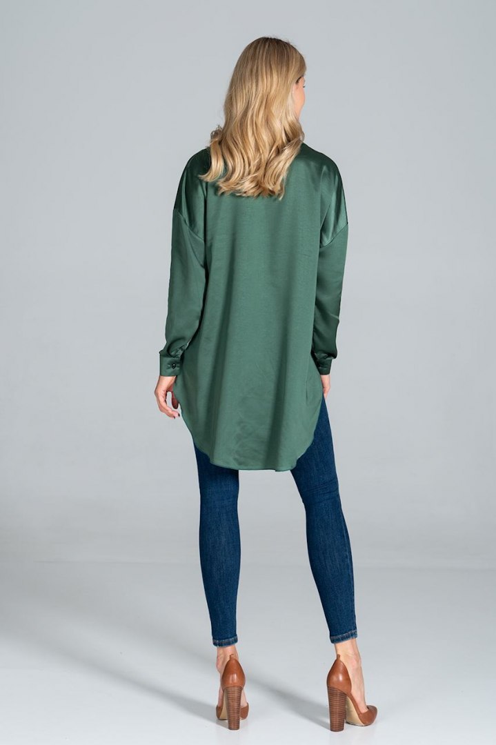 Koszula damska oversize satynowa zpinana na guziki zielona M828 Koszula damska oversize satynowa zpinana na guziki zielona M828