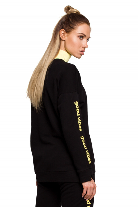 Bluza damska dzianinowa prosta z golfem i lampasem czarna me620 Bluza damska dzianinowa prosta z golfem i lampasem czarna me620