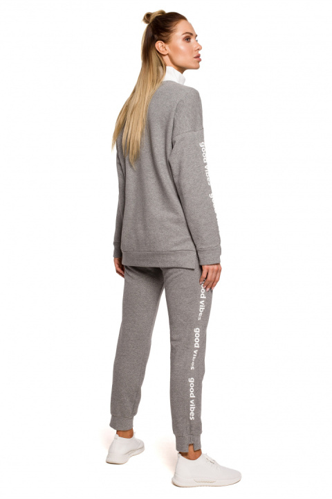 Bluza damska dzianinowa prosta z golfem i lampasem szara me620 Bluza damska dzianinowa prosta z golfem i lampasem szara me620