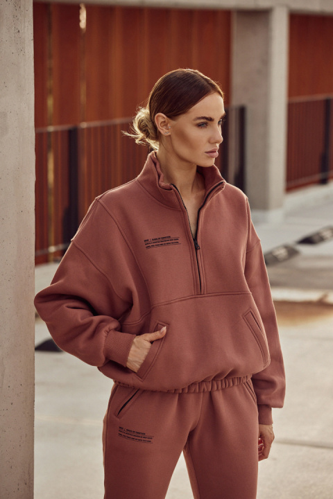Bluza damska luźna rozpinana z kołnierzem i gumą marsala me616 Bluza damska luźna rozpinana z kołnierzem i gumą marsala me616