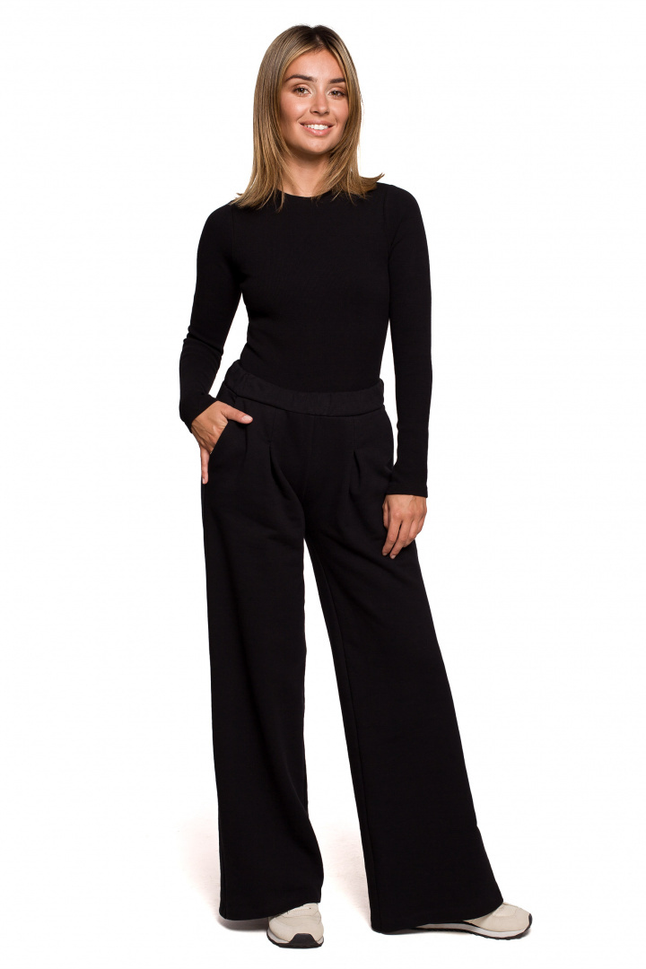 Spodnie damskie dresowe z szerokimi nogawkami i gumką czarne B200