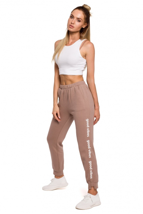 Spodnie damskie joggery dresowe dzianinowe z gumką cappuccino me621 Spodnie damskie joggery dresowe dzianinowe z gumką cappuccino me621