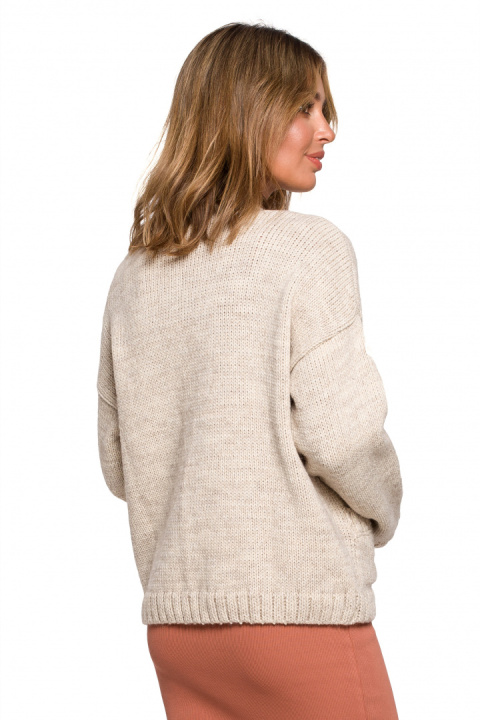 Kardigan damski krótki oversize zapinany na guziki beżowy BK074 Kardigan damski krótki oversize zapinany na guziki beżowy BK074