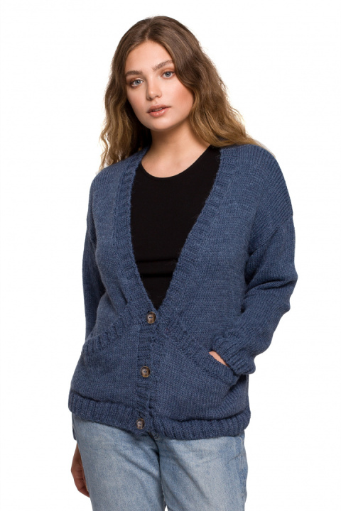 Kardigan damski krótki oversize zapinany na guziki niebieski BK074 Kardigan damski krótki oversize zapinany na guziki niebieski BK074