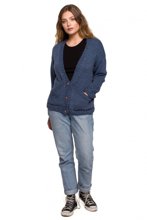 Kardigan damski krótki oversize zapinany na guziki niebieski BK074 Kardigan damski krótki oversize zapinany na guziki niebieski BK074
