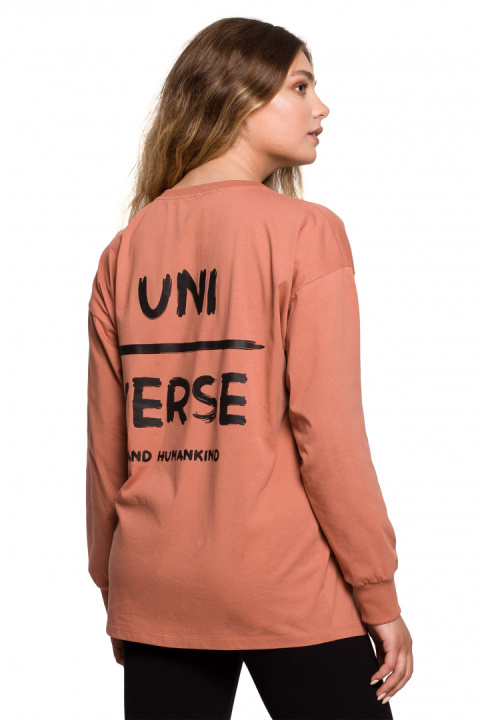 Bluzka damska longsleeve oversize z nadrukiem ceglasta B212 Bluzka damska longsleeve oversize z nadrukiem ceglasta B212