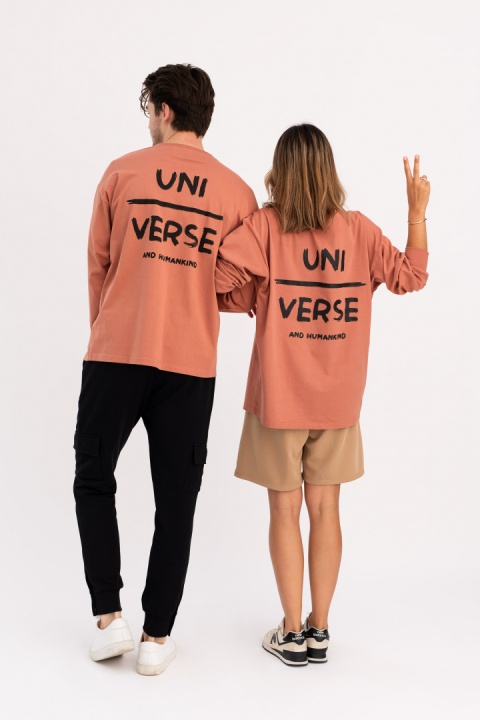 Bluzka damska longsleeve oversize z nadrukiem ceglasta B212 Bluzka damska longsleeve oversize z nadrukiem ceglasta B212