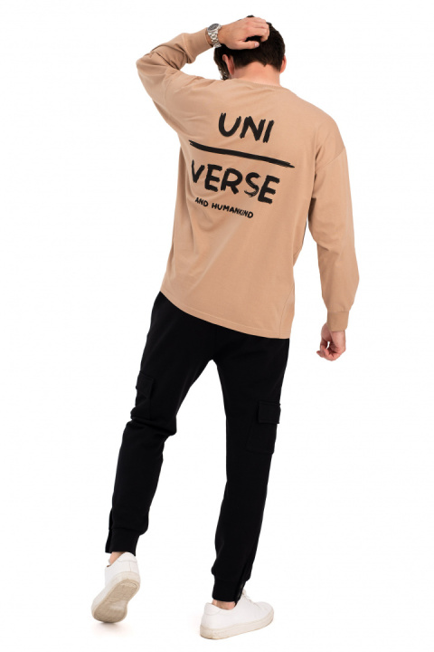 Bluzka damska longsleeve oversize z nadrukiem orzechowa B212 Bluzka damska longsleeve oversize z nadrukiem orzechowa B212