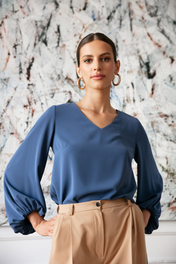 Elegancka bluzka damska gładka dekolt V szerokie rękawy niebieska S272 Elegancka bluzka damska gładka dekolt V szerokie rękawy niebieska S272