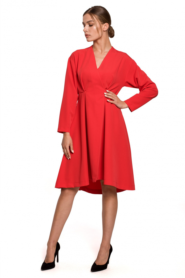 Elegancka sukienka midi rozkloszowana na zakładkę czerwona S280
