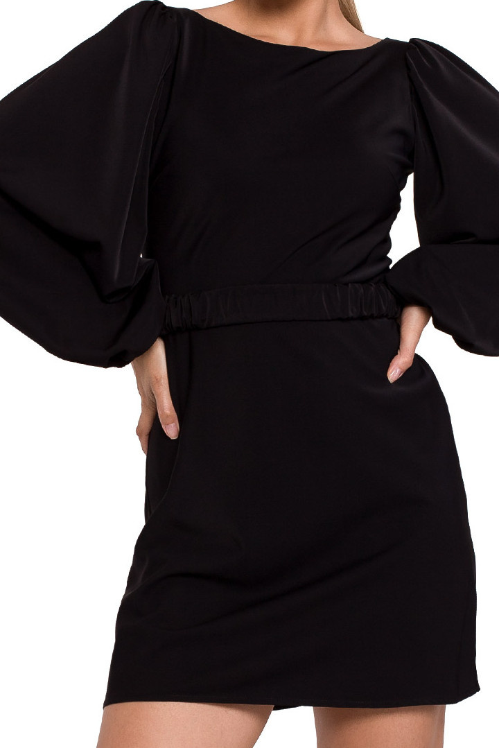 Elegancka sukienka mini z gumką i bufiastymi rękawami czarna K116