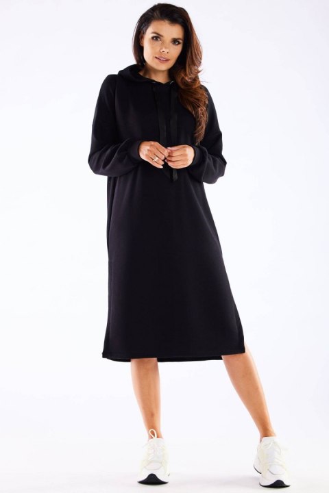 Sukienka midi oversize dresowa z kapturem długi rękaw czarna M269 Sukienka midi oversize dresowa z kapturem długi rękaw czarna M269