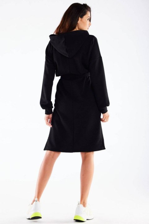 Sukienka midi oversize dresowa z kapturem długi rękaw czarna M269 Sukienka midi oversize dresowa z kapturem długi rękaw czarna M269