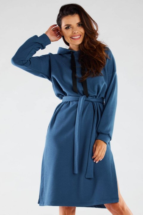 Sukienka midi oversize dresowa z kapturem długi rękaw niebieska M269 Sukienka midi oversize dresowa z kapturem długi rękaw niebieska M269