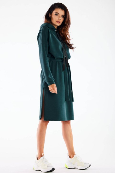 Sukienka midi oversize dresowa z kapturem długi rękaw zielona M269 Sukienka midi oversize dresowa z kapturem długi rękaw zielona M269