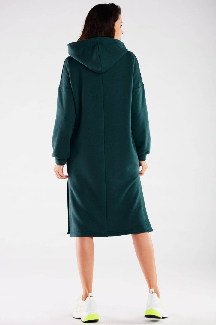 Sukienka midi oversize dresowa z kapturem długi rękaw zielona M269 Sukienka midi oversize dresowa z kapturem długi rękaw zielona M269