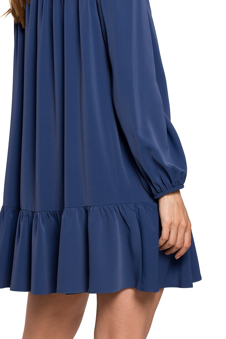Sukienka mini oversize z falbaną dekolt V długi rękaw niebieska K120 Sukienka mini oversize z falbaną dekolt V długi rękaw niebieska K120