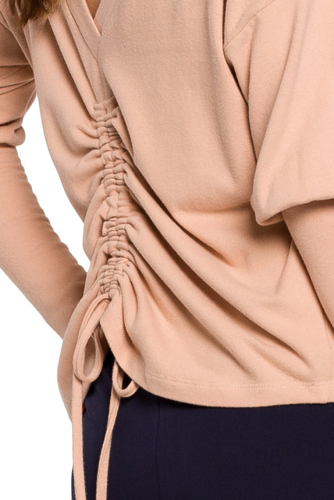 Sweter damski z dekoltem V na plecach bawełniany beżowy K107 Sweter damski z dekoltem V na plecach bawełniany beżowy K107