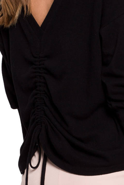 Sweter damski z dekoltem V na plecach bawełniany czarny K107 Sweter damski z dekoltem V na plecach bawełniany czarny K107