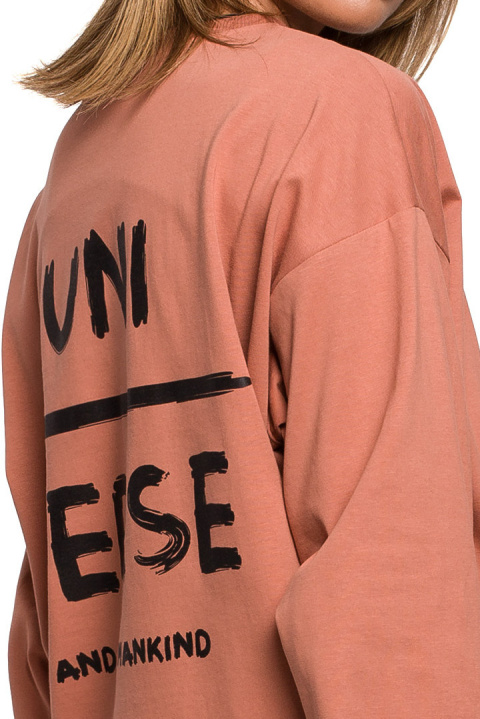 Bluzka damska longsleeve oversize z nadrukiem ceglasta B212 Bluzka damska longsleeve oversize z nadrukiem ceglasta B212