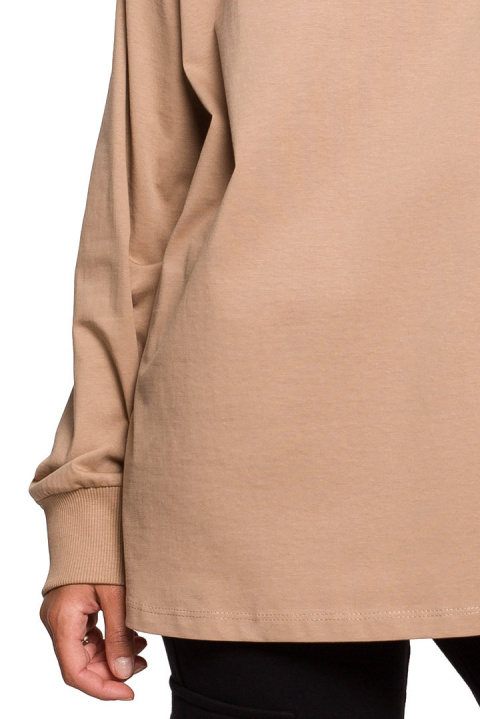 Bluzka damska longsleeve oversize z nadrukiem orzechowa B212 Bluzka damska longsleeve oversize z nadrukiem orzechowa B212