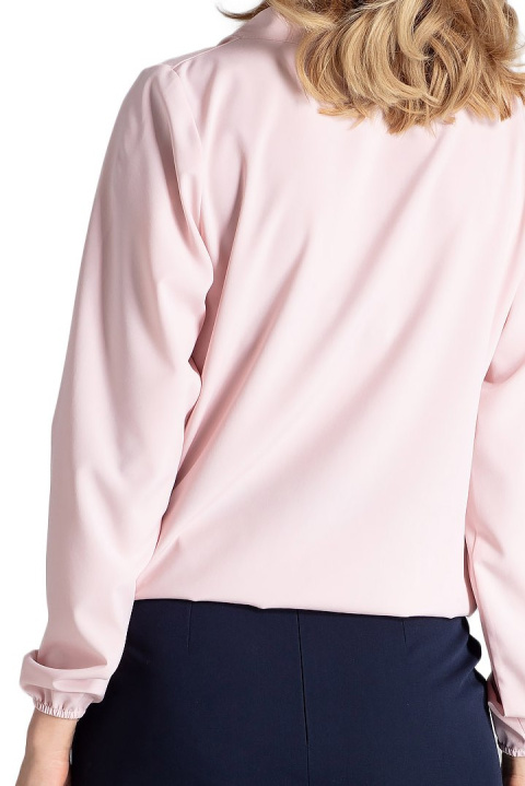 Elegancka bluzka damska z gumką i kopertowym dekoltem V różowa L M659 Elegancka bluzka damska z gumką i kopertowym dekoltem V różowa L M659