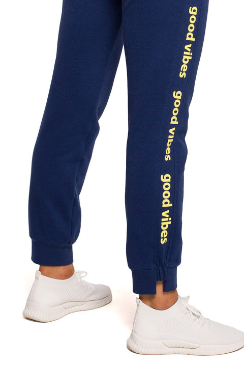 Spodnie damskie joggery dresowe dzianinowe z gumką atramentowe me621 Spodnie damskie joggery dresowe dzianinowe z gumką atramentowe me621