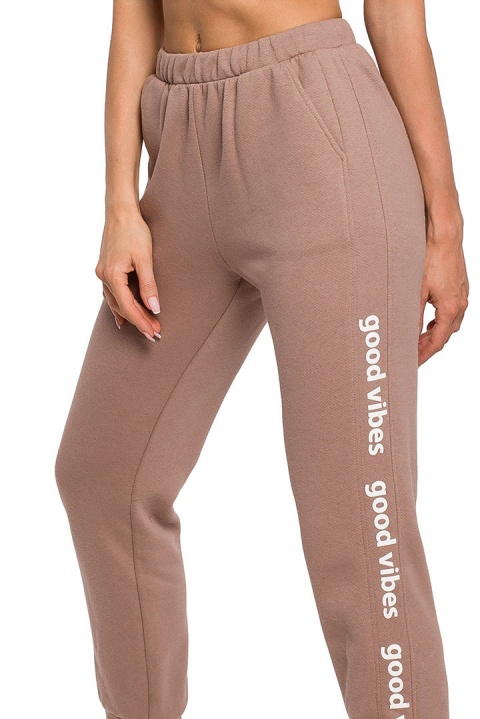 Spodnie damskie joggery dresowe dzianinowe z gumką cappuccino me621 Spodnie damskie joggery dresowe dzianinowe z gumką cappuccino me621