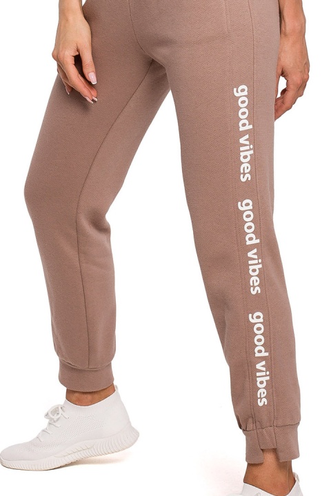 Spodnie damskie joggery dresowe dzianinowe z gumką cappuccino me621 Spodnie damskie joggery dresowe dzianinowe z gumką cappuccino me621