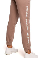 Spodnie damskie joggery dresowe dzianinowe z gumką cappuccino me621