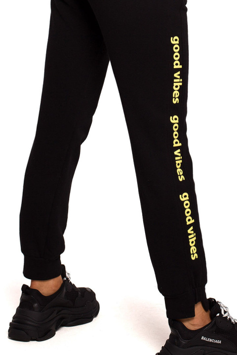 Spodnie damskie joggery dresowe dzianinowe z gumką czarne me621 Spodnie damskie joggery dresowe dzianinowe z gumką czarne me621