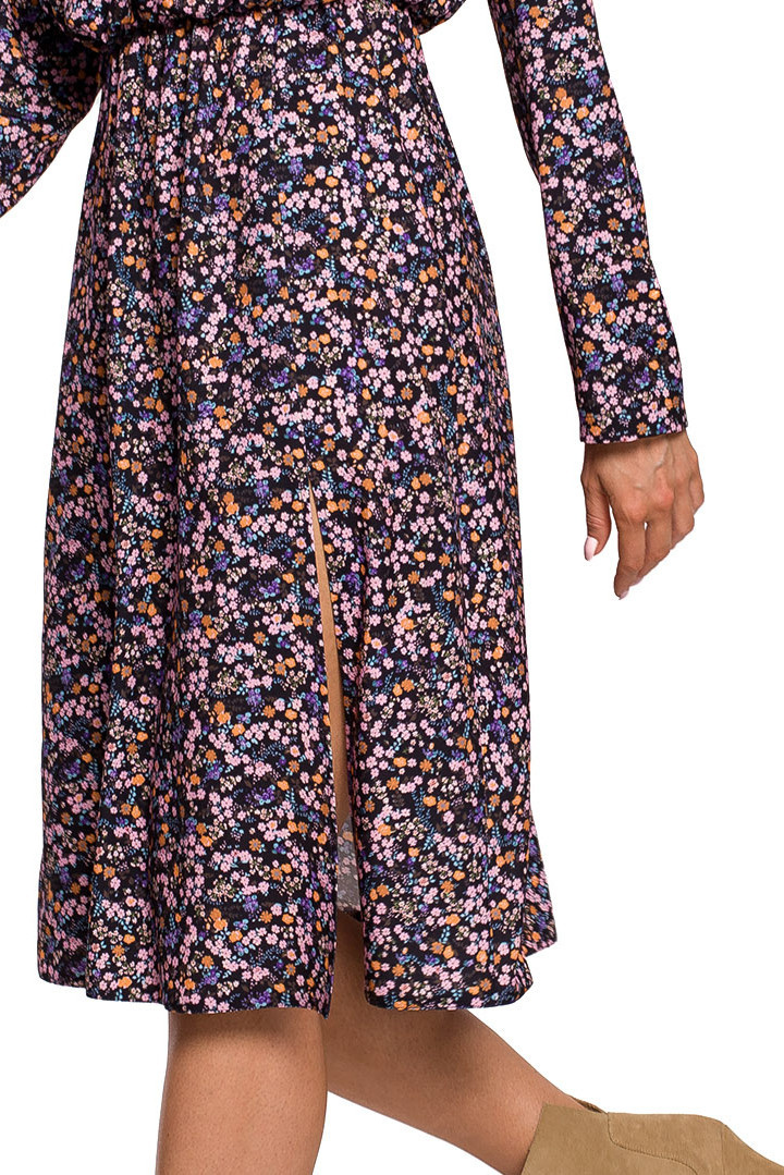 Sukienka midi w kwiaty rozkloszowana z rozcięciem na nogę m1 me607