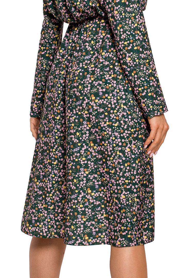 Sukienka midi w kwiaty rozkloszowana z rozcięciem na nogę m2 me607 Sukienka midi w kwiaty rozkloszowana z rozcięciem na nogę m2 me607