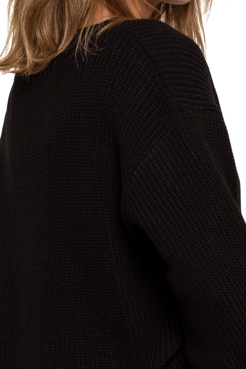 Sweter damski oversize klasyczny do bioder dekolt V czarny BK075 Sweter damski oversize klasyczny do bioder dekolt V czarny BK075