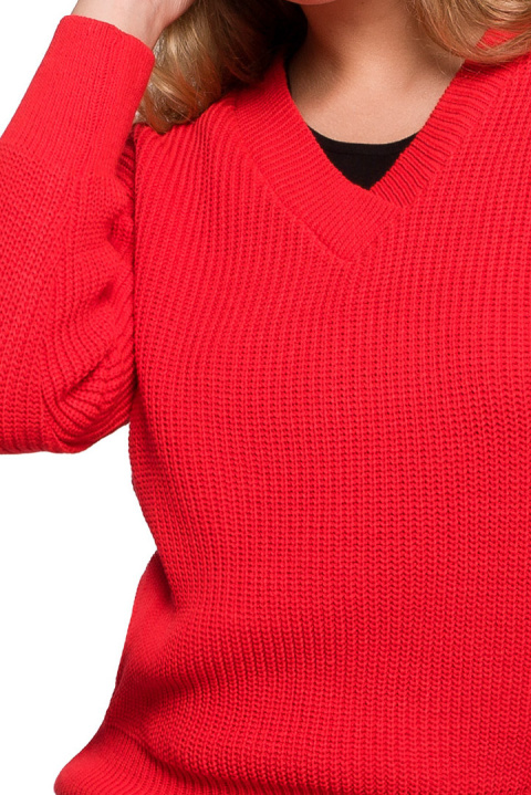 Sweter damski oversize klasyczny do bioder dekolt V czerwony BK075 Sweter damski oversize klasyczny do bioder dekolt V czerwony BK075