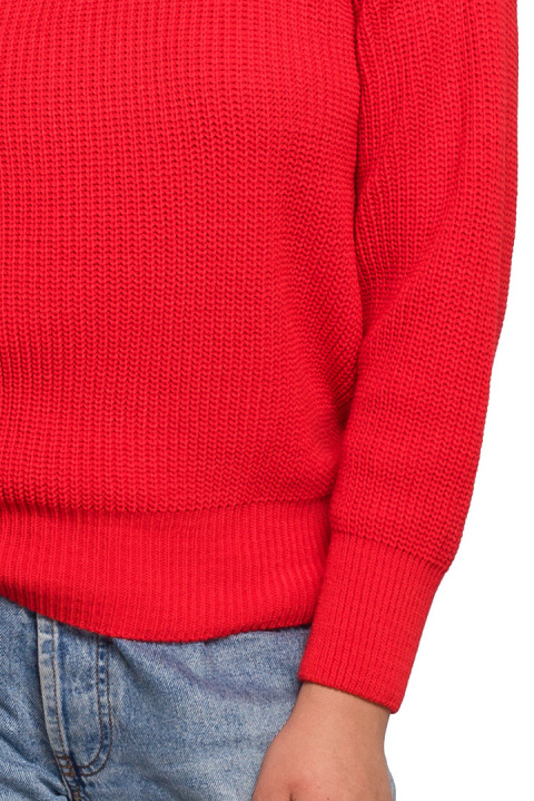 Sweter damski oversize klasyczny do bioder dekolt V czerwony BK075 Sweter damski oversize klasyczny do bioder dekolt V czerwony BK075