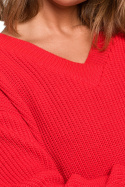 Sweter damski oversize klasyczny do bioder dekolt V czerwony BK075