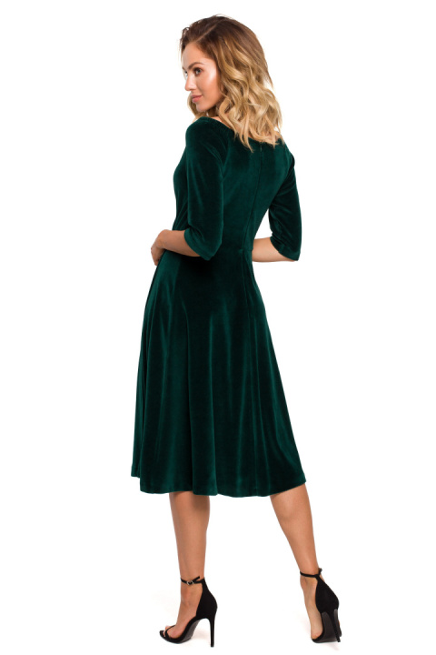 Elegancka sukienka midi rozkloszowana welurowa dekolt V zielona me645 Elegancka sukienka midi rozkloszowana welurowa dekolt V zielona me645