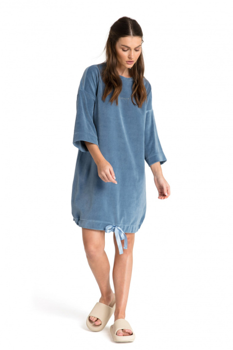 Tunika welurowa oversize wiązana na dole krótki rękaw niebieska LA083 Tunika welurowa oversize wiązana na dole krótki rękaw niebieska LA083
