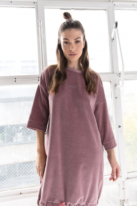 Tunika welurowa oversize wiązana na dole krótki rękaw brudny róż LA083 Tunika welurowa oversize wiązana na dole krótki rękaw brudny róż LA083
