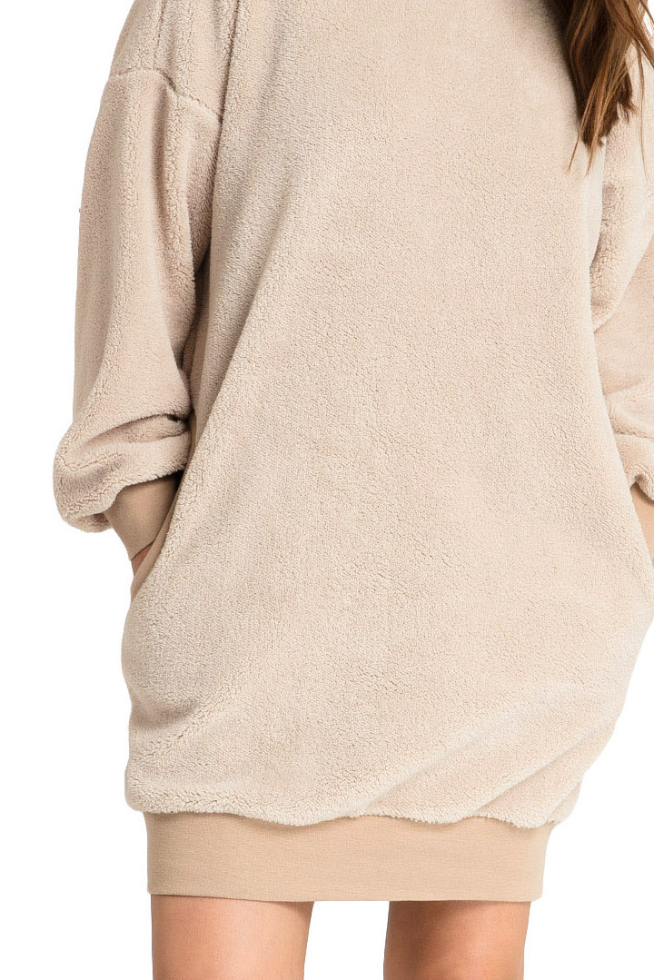 Bluza damska tunika pluszowa oversize dekolt z tyłu cappuccino LA082 Bluza damska tunika pluszowa oversize dekolt z tyłu cappuccino LA082
