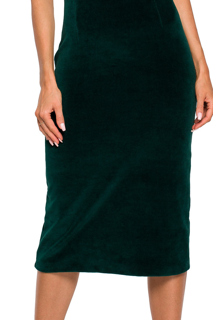 Sukienka midi ołówkowa welurowa na ramiączkach z paskiem zielona me639