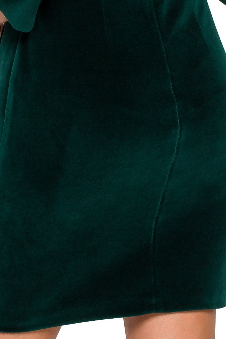 Sukienka mini welurowa dopasowana z odkrytymi plecami zielona me637