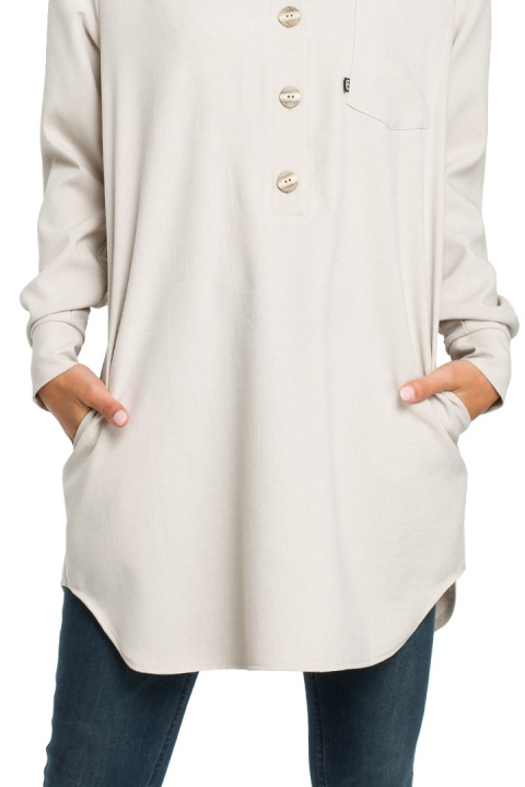 Tunika koszulowa mini oversize z długim rękawem zapinana beżowa L/XL B086 Tunika koszulowa mini oversize z długim rękawem zapinana beżowa L/XL B086