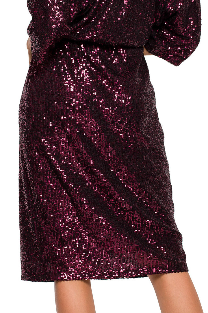 Wyjątkowa sukienka midi cekinowa wiązana paskiem dekolt V wino me653