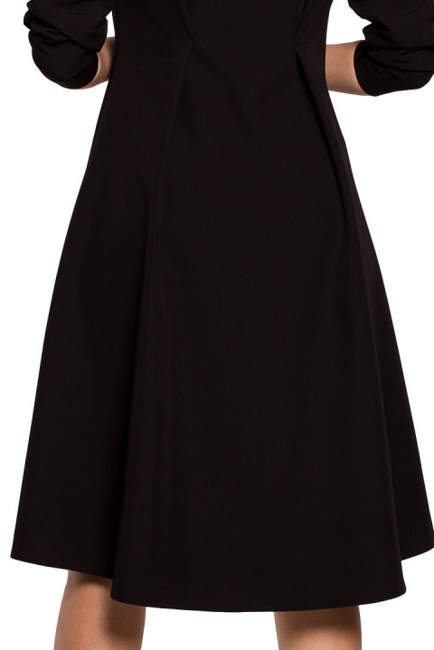 Elegancka sukienka midi rozkloszowana na zakładkę czarna S280 Elegancka sukienka midi rozkloszowana na zakładkę czarna S280